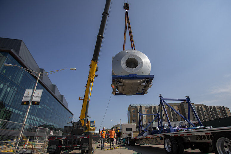 7T MRI being lifted off of trailer